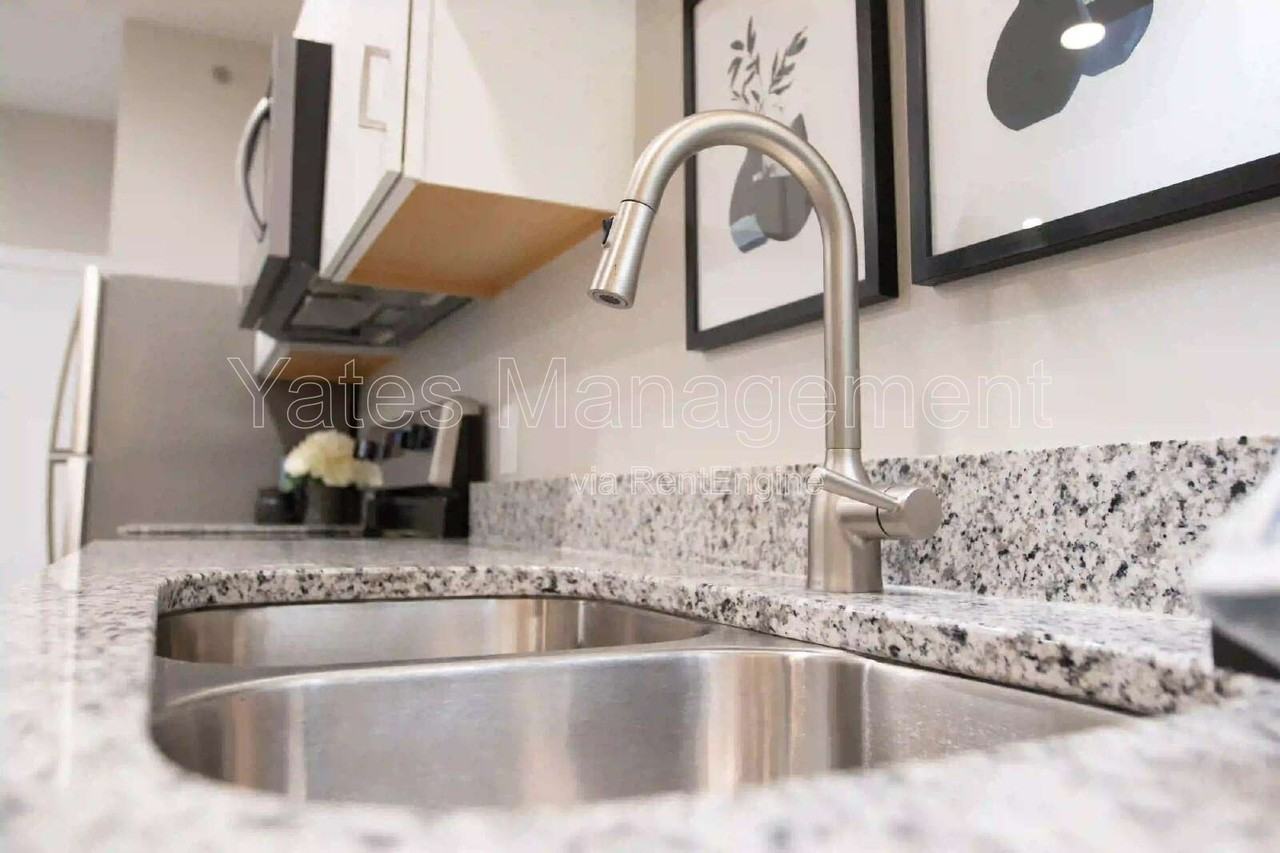 411 W Mcpherson Ave #204 - Photo 4 of 50
