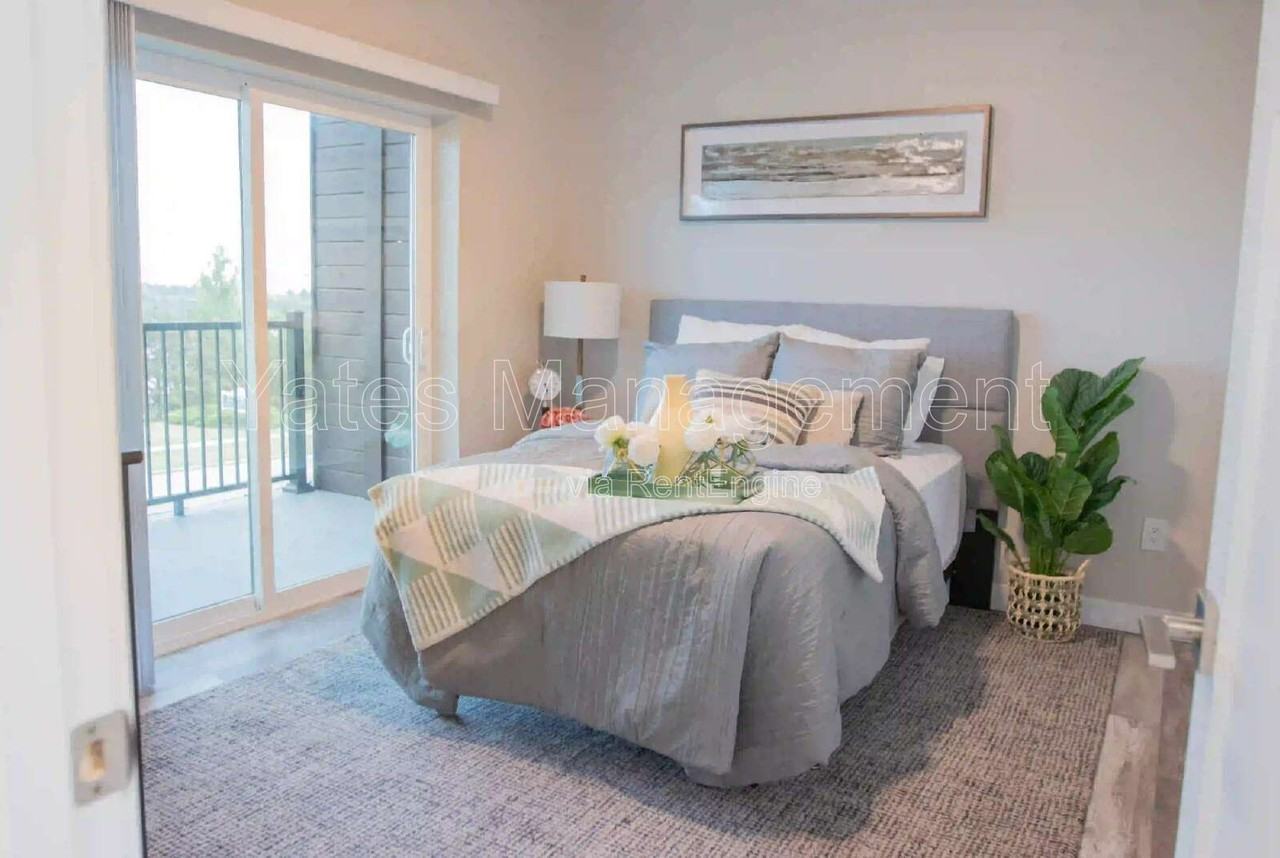 411 W Mcpherson Ave #204 - Photo 5 of 50