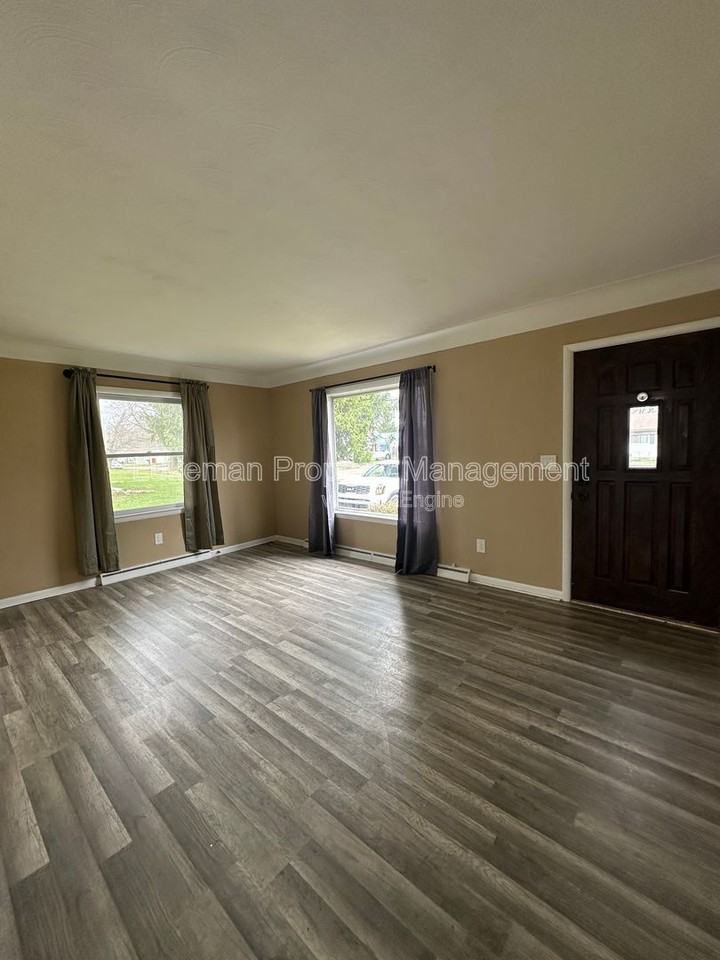 2909 Range St - Photo 2 of 18