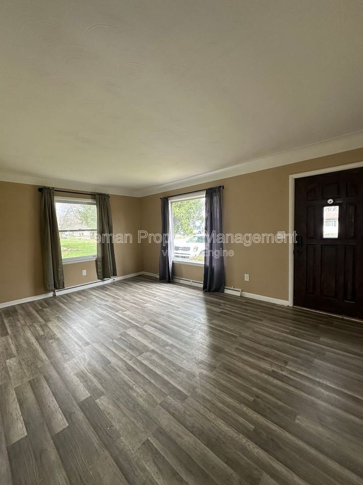 2909 Range St - Photo 3 of 18