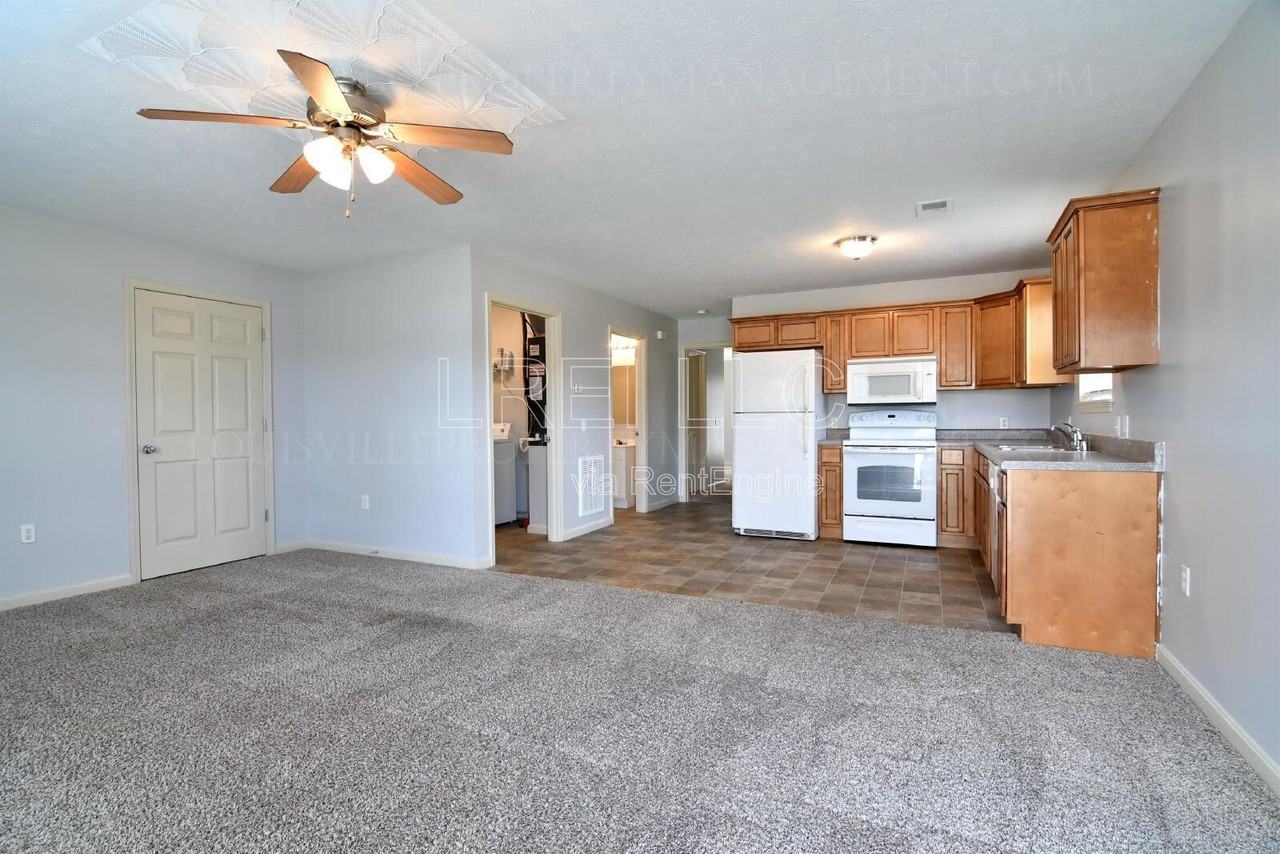 304 Keeneland Dr #1B - Photo 2 of 18