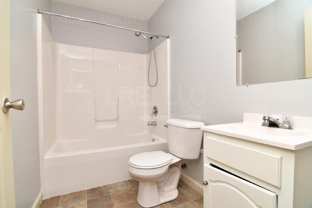304 Keeneland Dr #1B - Photo 4 of 18