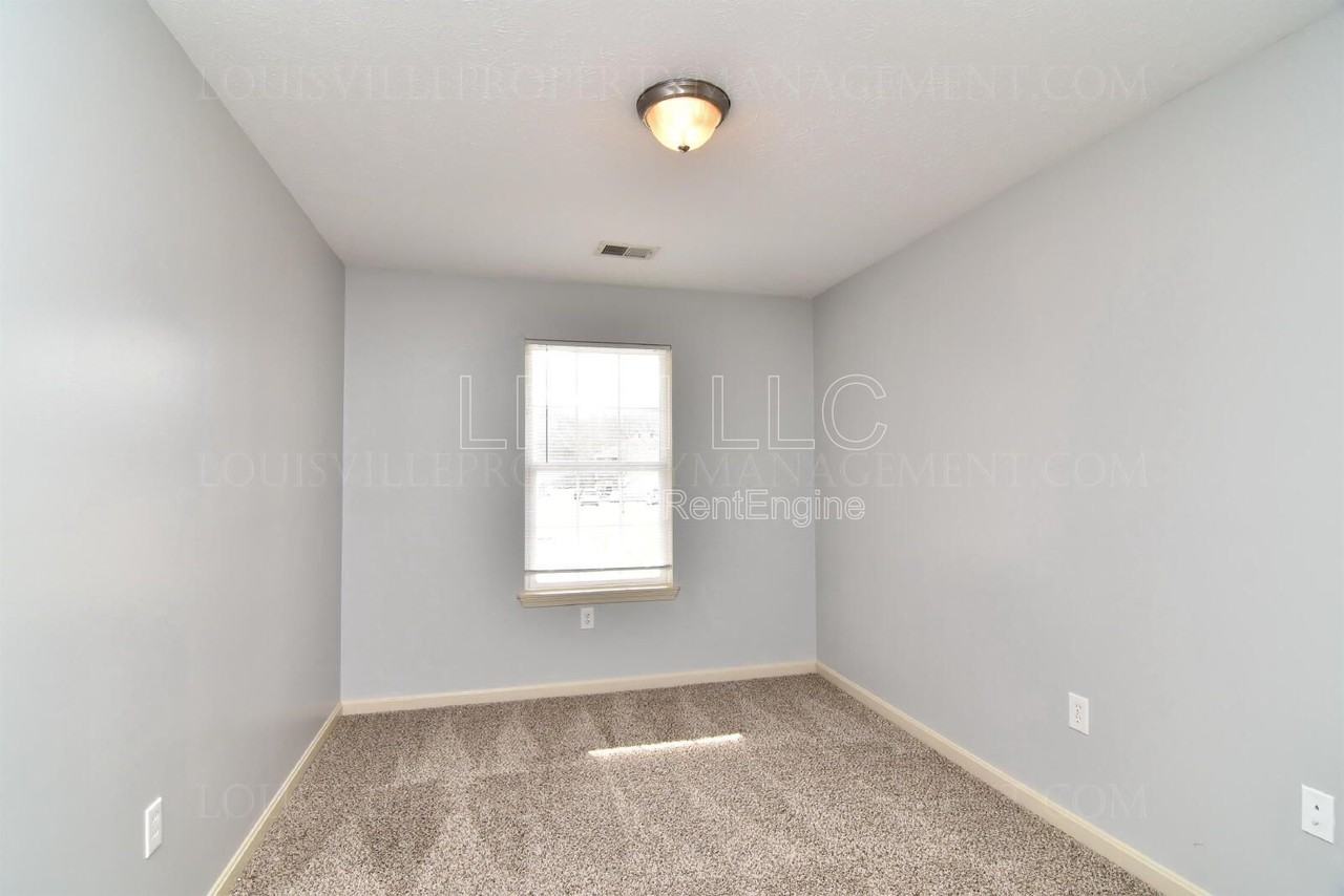 304 Keeneland Dr #1B - Photo 5 of 18