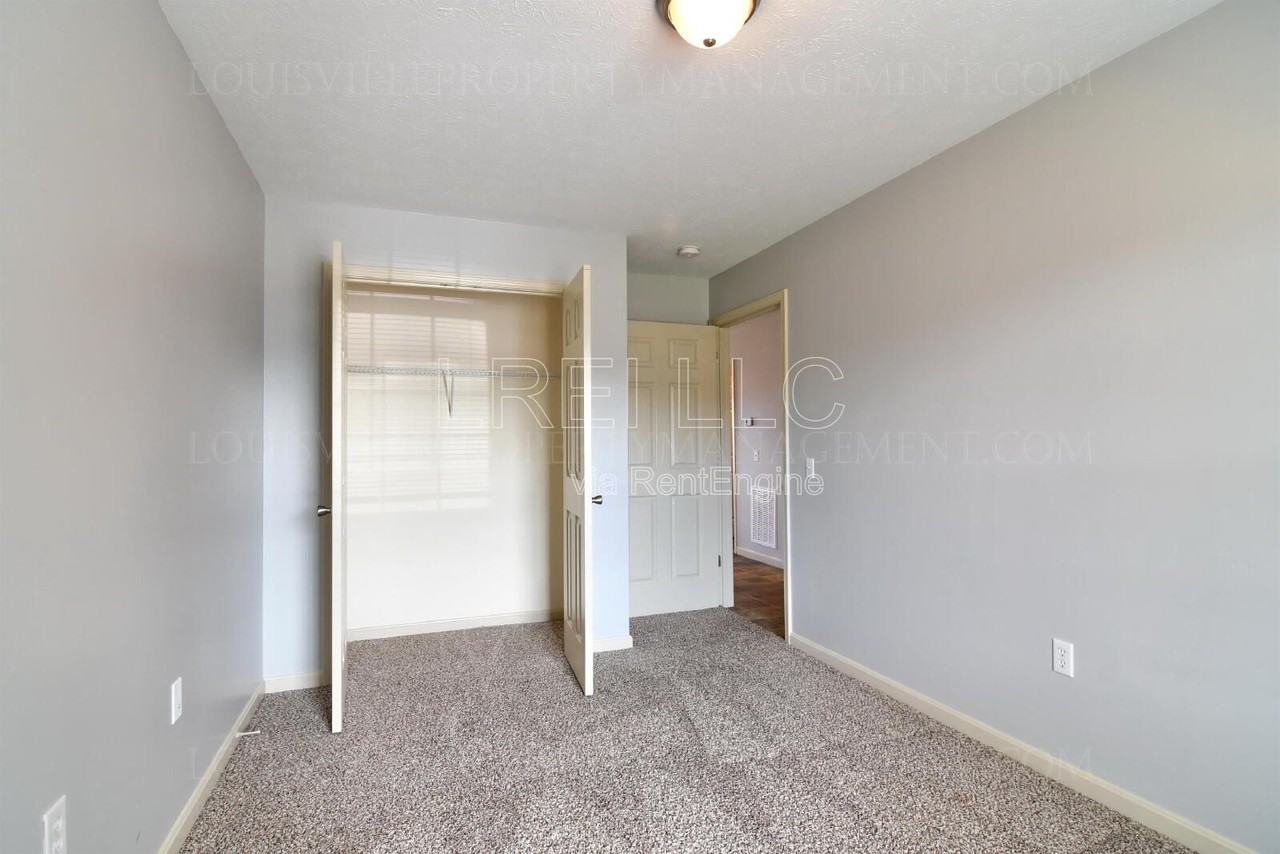 304 Keeneland Dr #1B - Photo 6 of 18