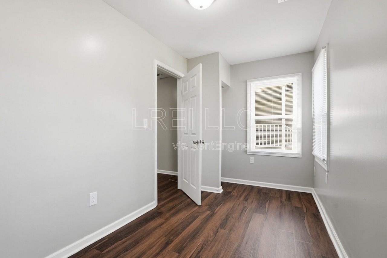 2338 W Madison St - Photo 5 of 14