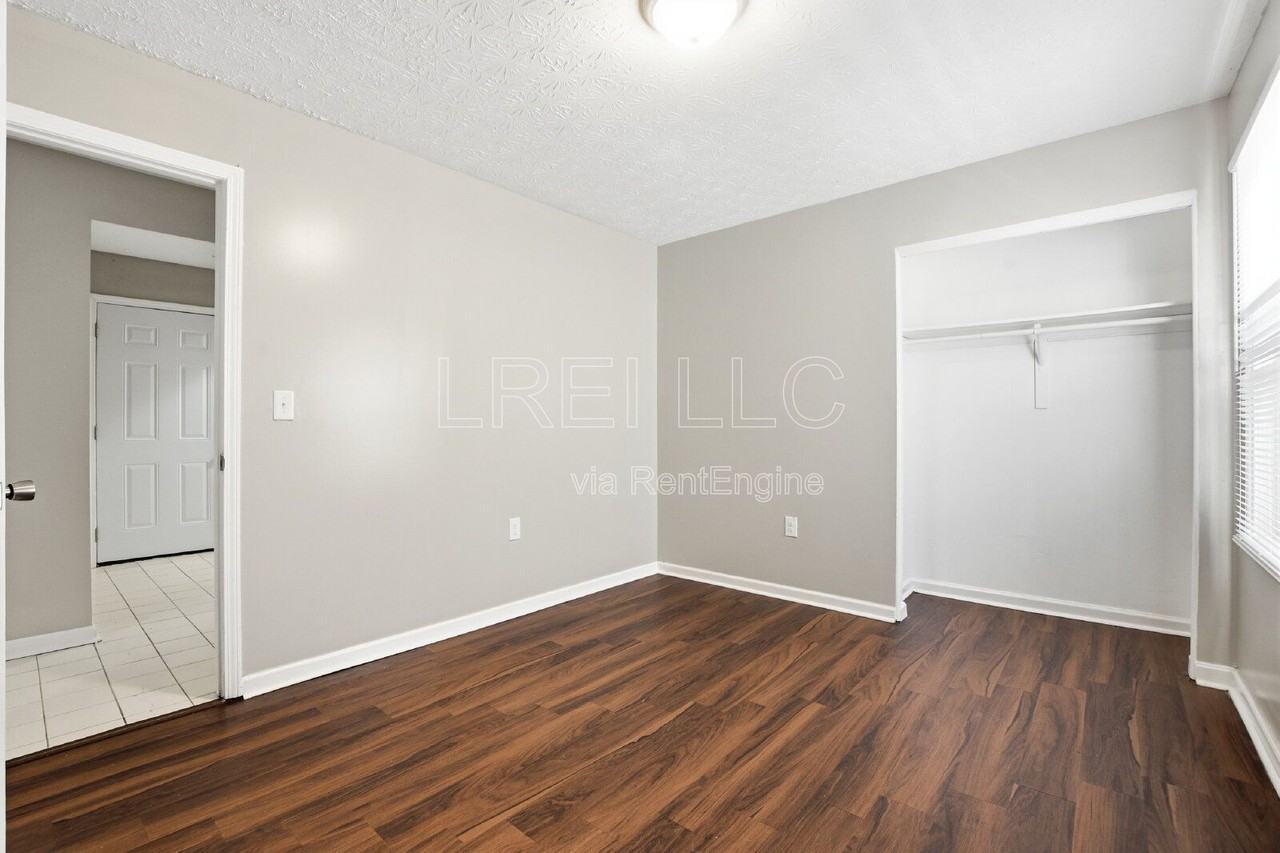 2338 W Madison St - Photo 6 of 14