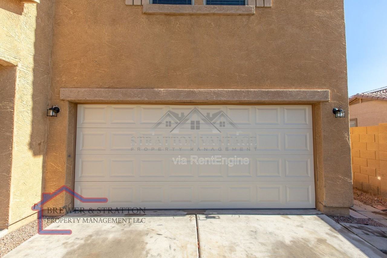 6427 S 71st Dr - Photo 4 of 49