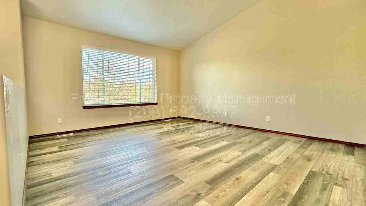 1930 W Canfield Ave - Photo 2 of 23