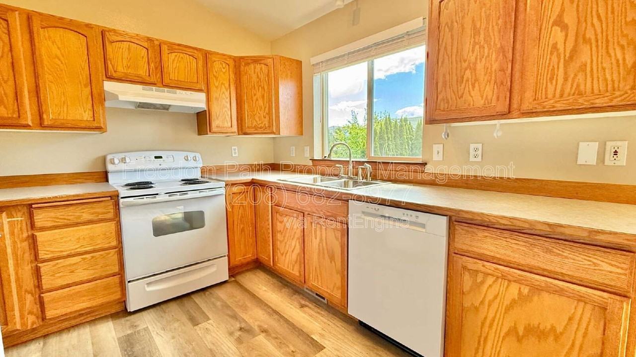 1930 W Canfield Ave - Photo 5 of 23