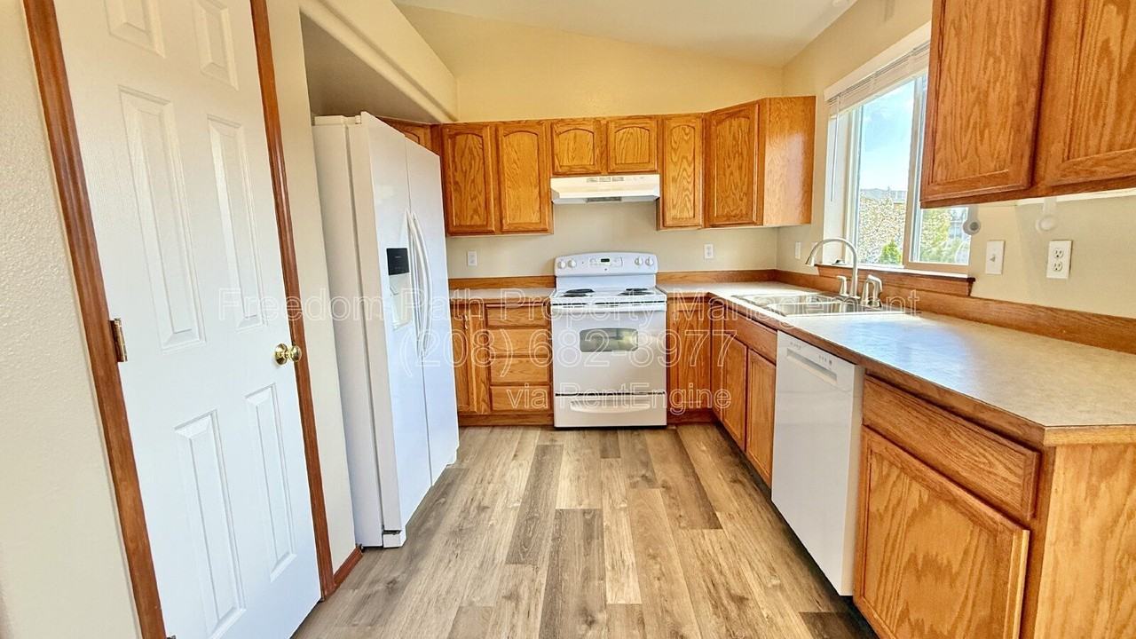1930 W Canfield Ave - Photo 6 of 23