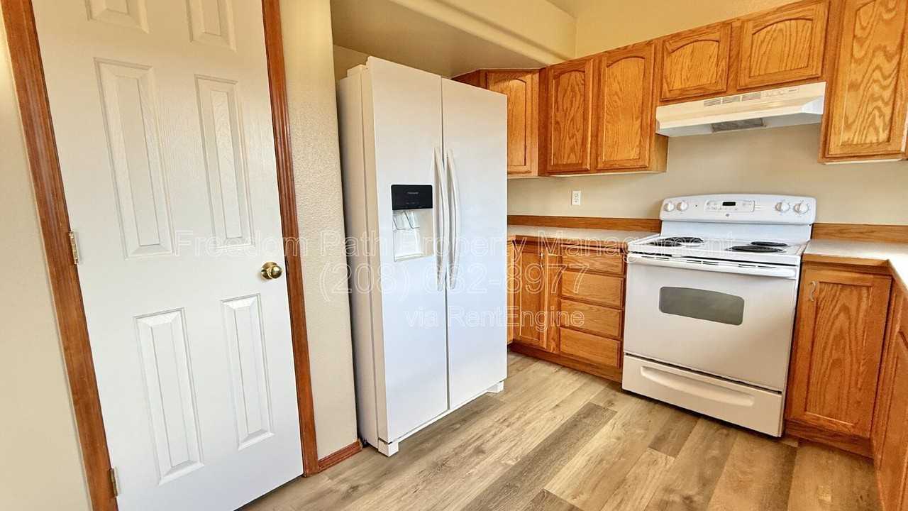 1930 W Canfield Ave - Photo 7 of 23