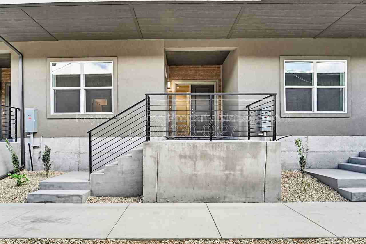 4334 N Greentrail Ln - Photo 3 of 42
