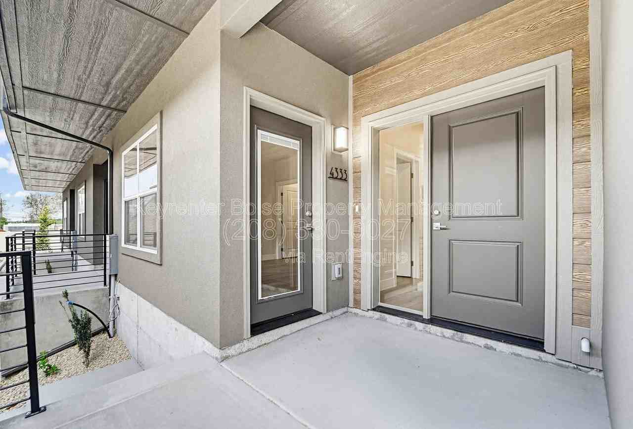 4334 N Greentrail Ln - Photo 4 of 42