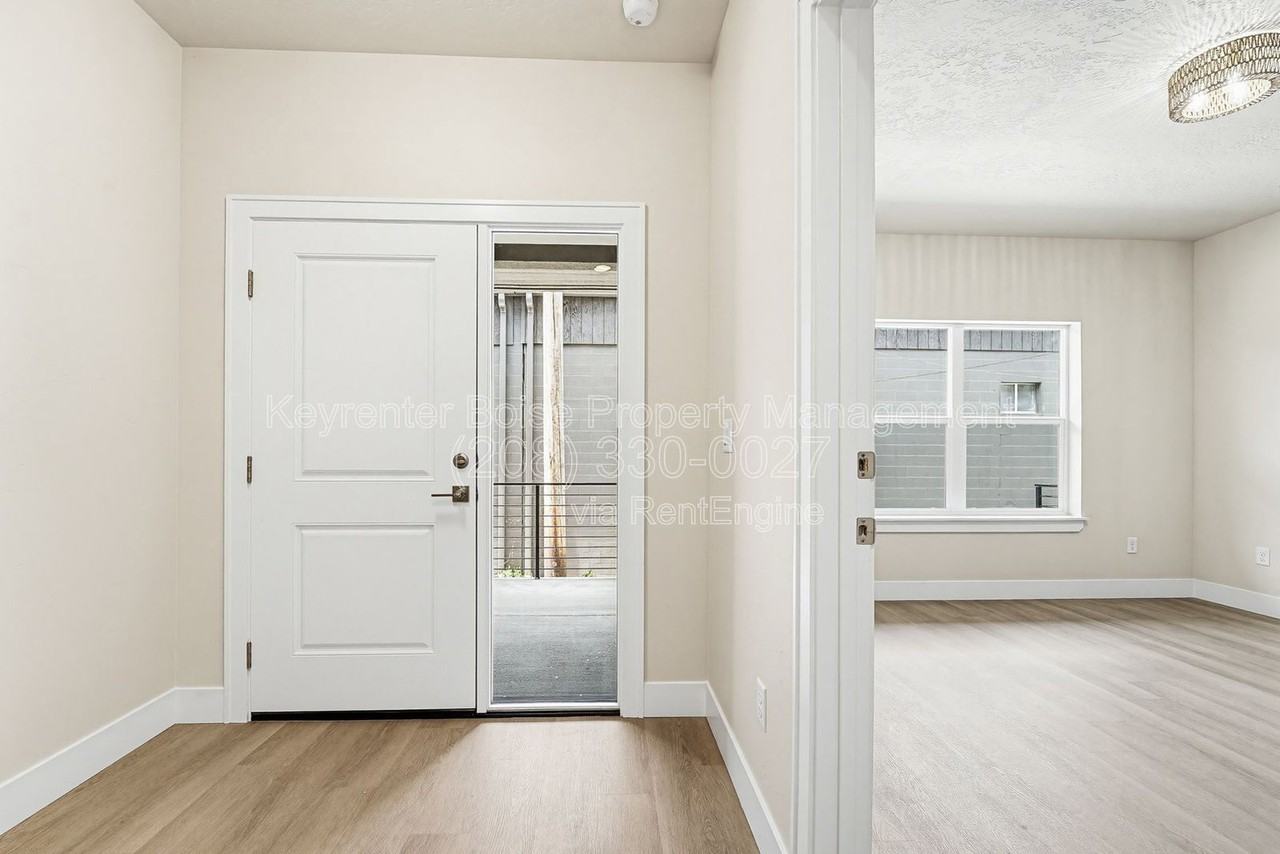 4334 N Greentrail Ln - Photo 6 of 42
