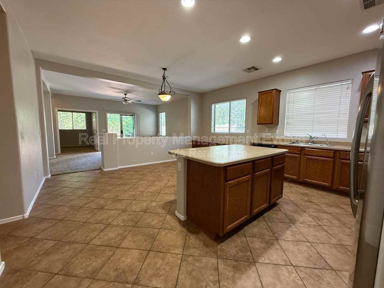 1315 E Walnut Rd - Photo 4 of 34