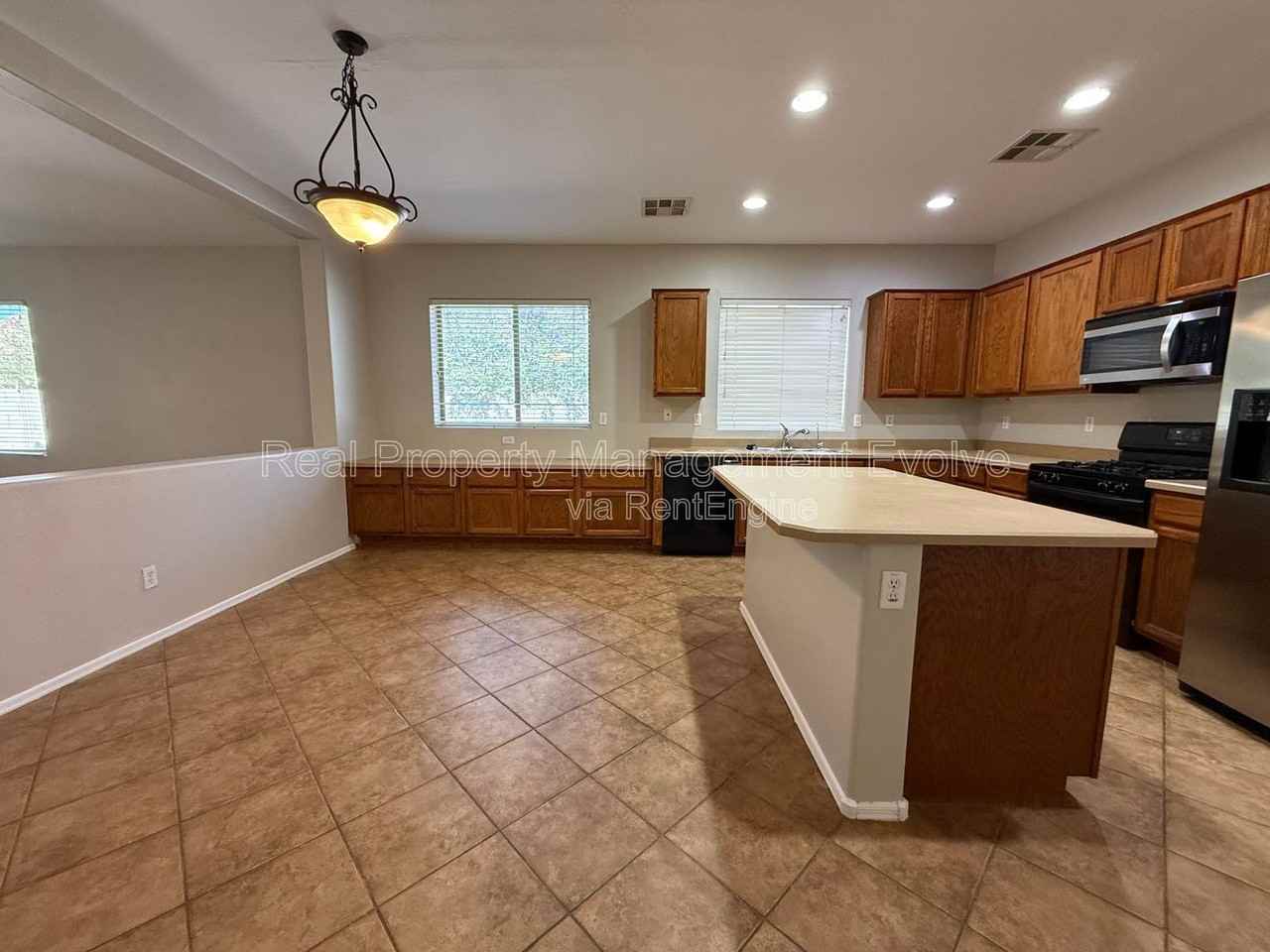 1315 E Walnut Rd - Photo 5 of 34