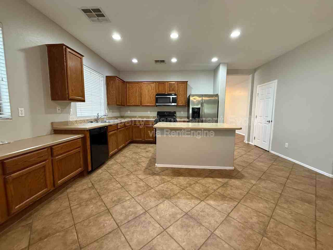 1315 E Walnut Rd - Photo 6 of 34