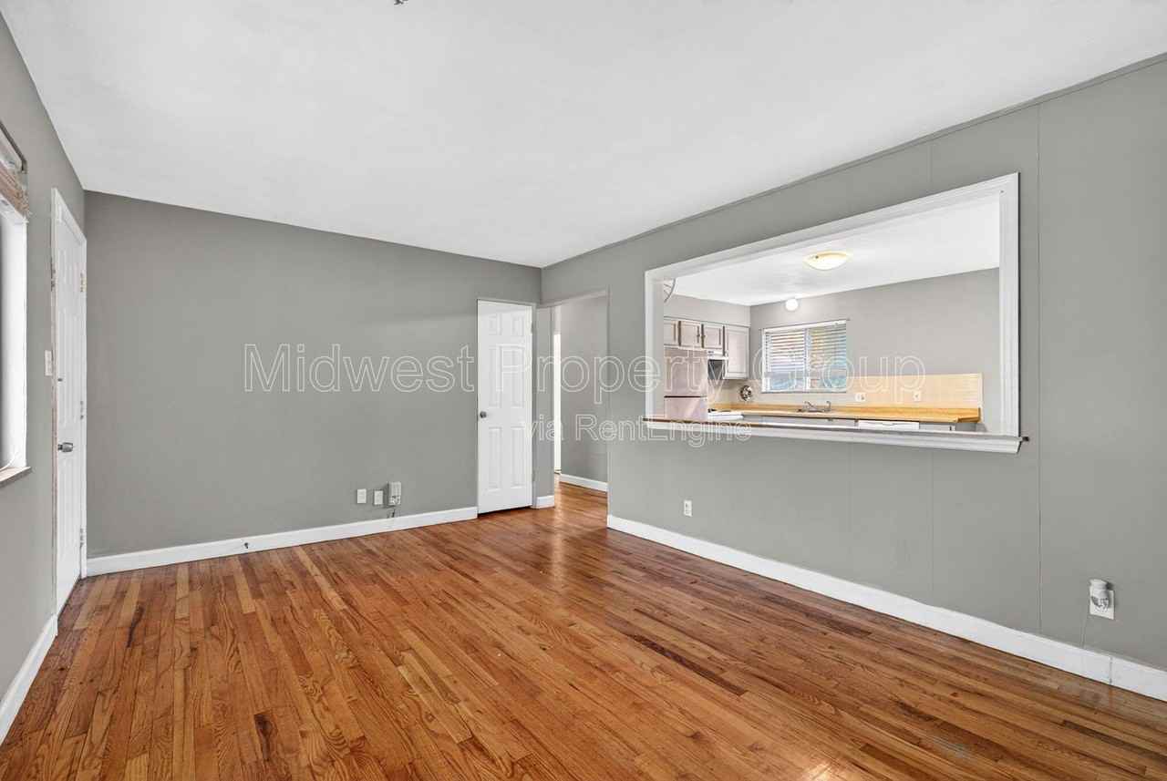 8 Kathleen Ct - Photo 4 of 33