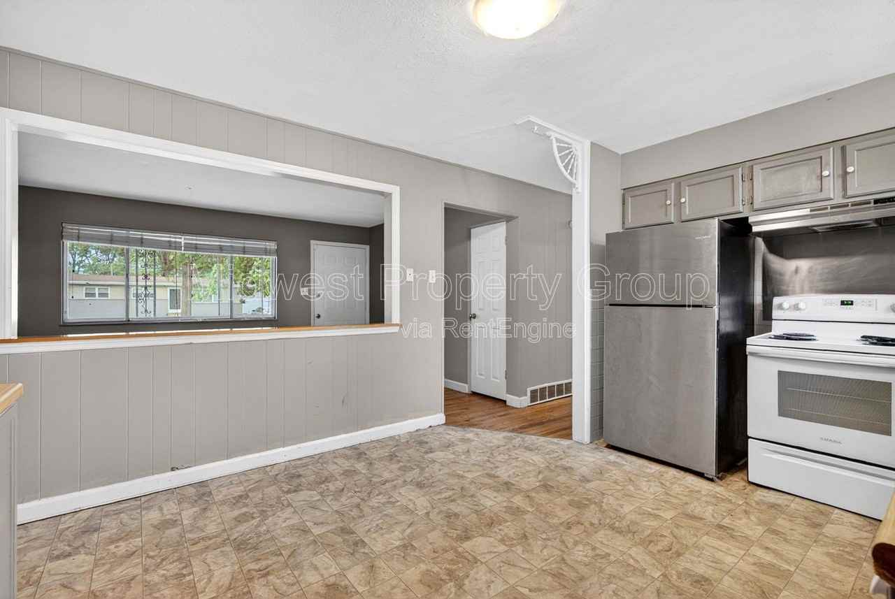 8 Kathleen Ct - Photo 7 of 33