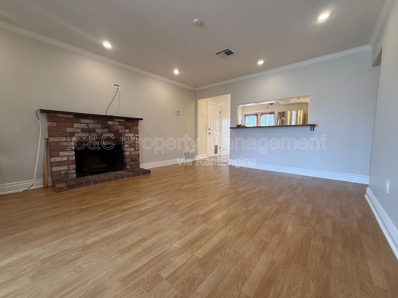 476 Ferris Ave - Photo 3 of 11