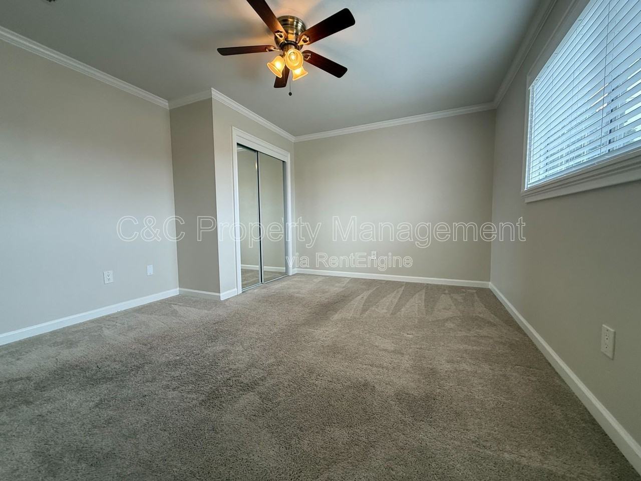 476 Ferris Ave - Photo 7 of 11