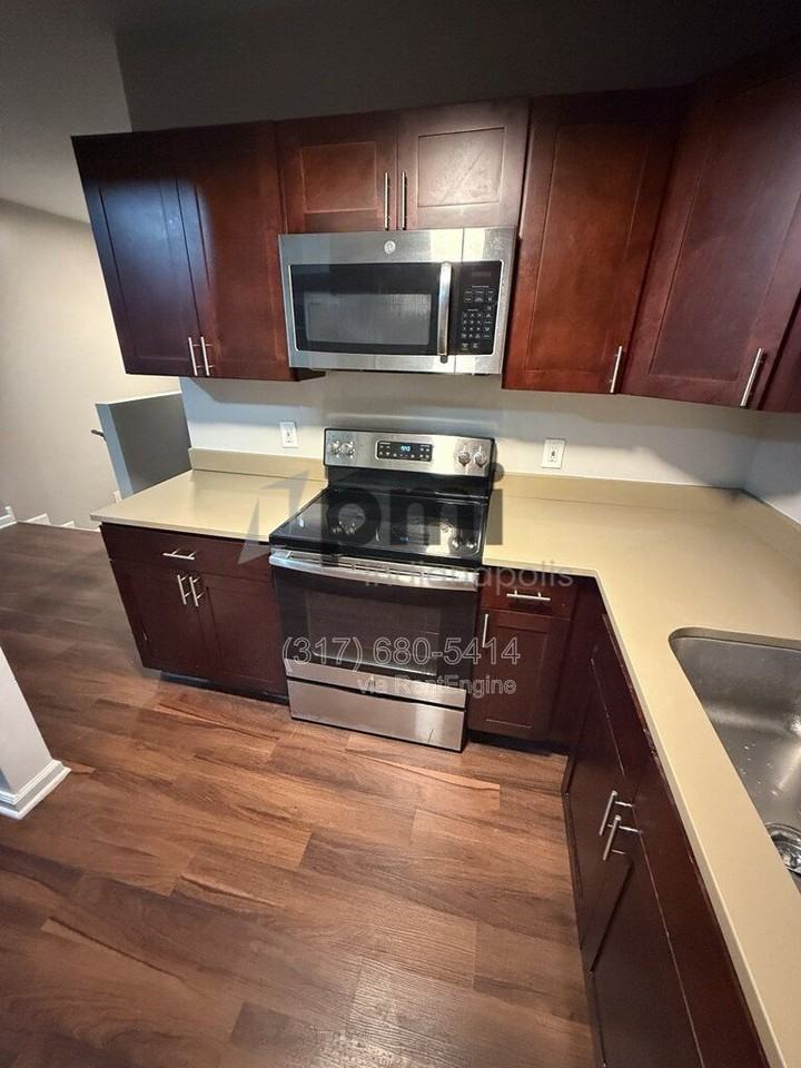 14998 Allisonville Rd - Photo 6 of 19