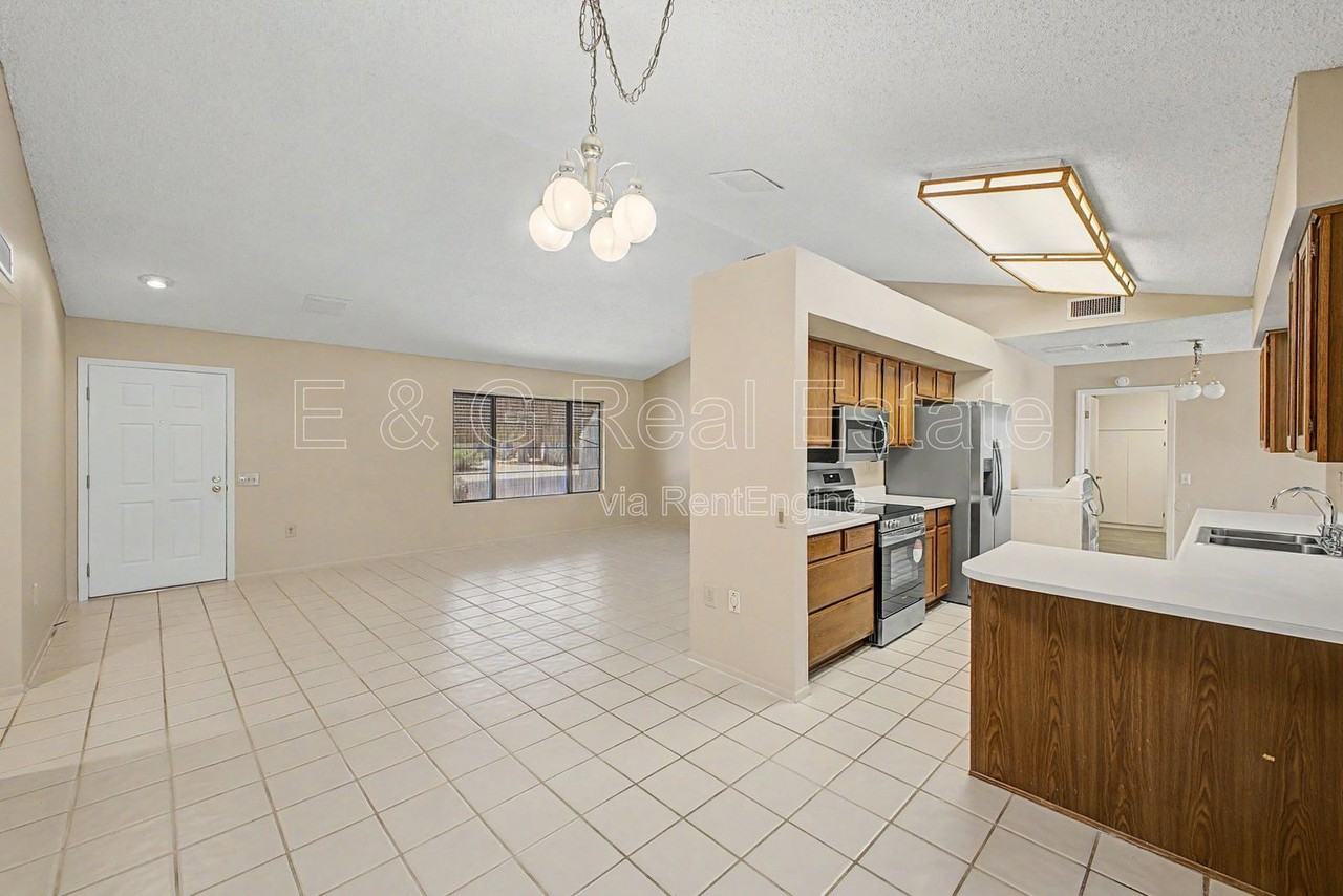 14222 W Yosemite Dr - Photo 5 of 38