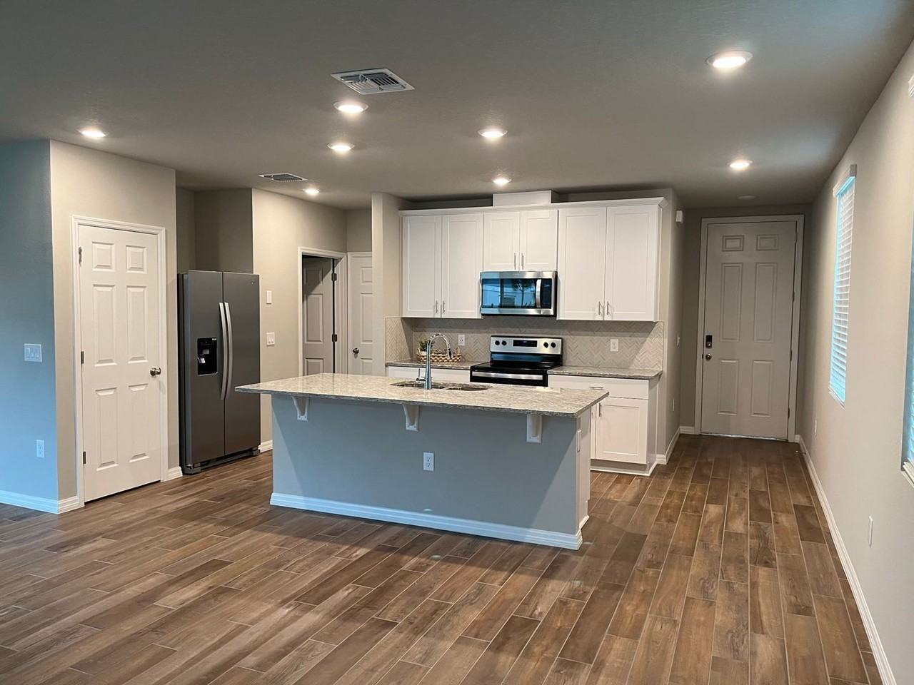 437 Legacy Loop - Photo 2 of 17