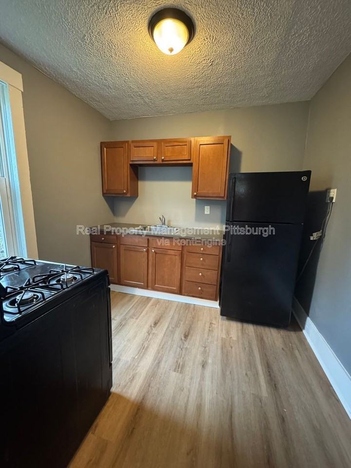 311 W Burgess St #1 - Photo 5 of 13