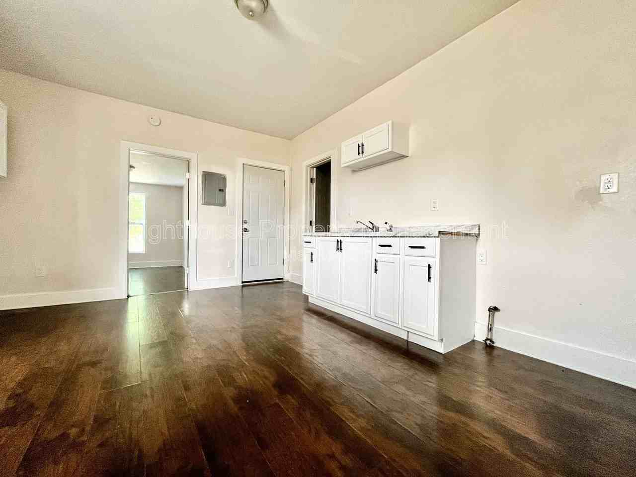 2825 Sanford St #2 - Photo 7 of 13
