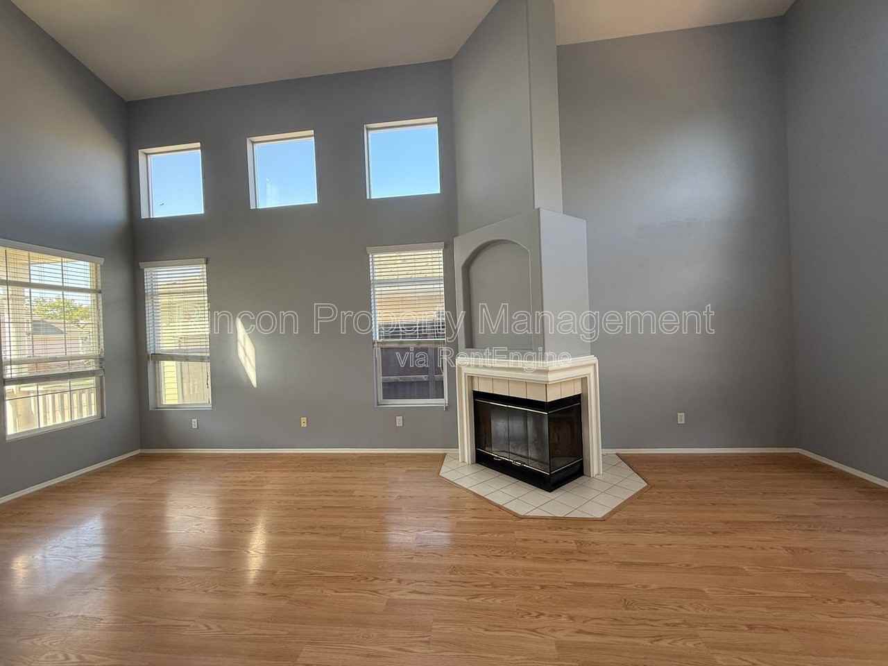4729 Ellington St - Photo 3 of 19