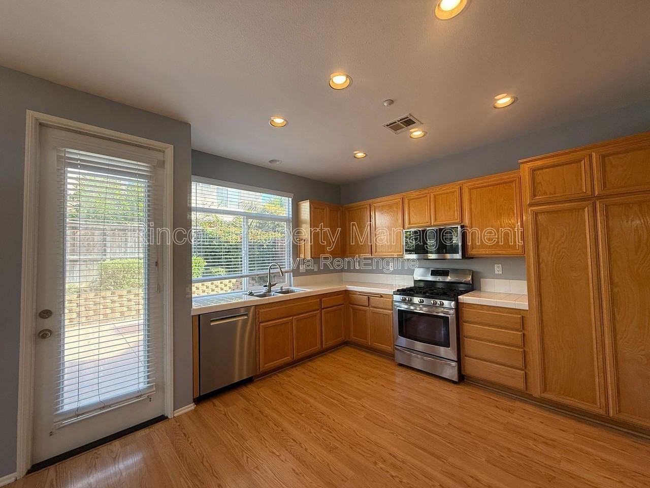 4729 Ellington St - Photo 6 of 19