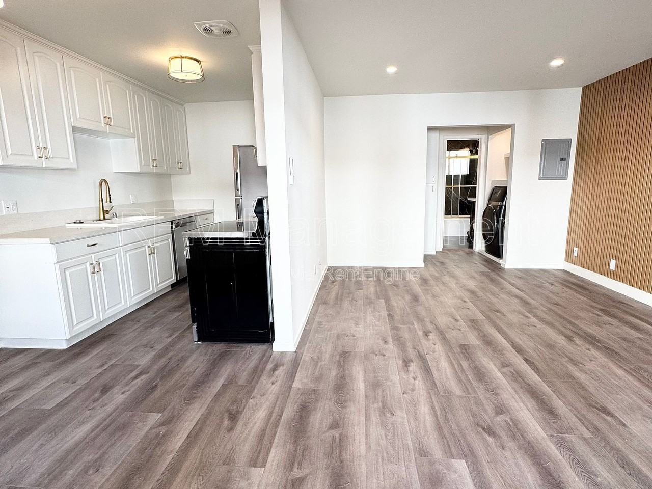 1138 9th St #B - Photo 3 of 10