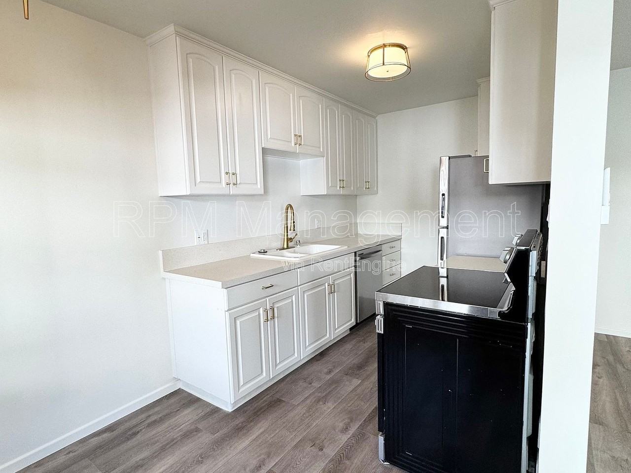 1138 9th St #B - Photo 5 of 10