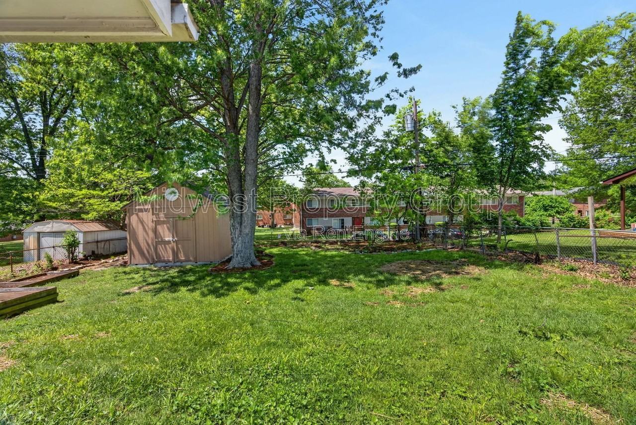 2047 Goodale Ave - Photo 5 of 29