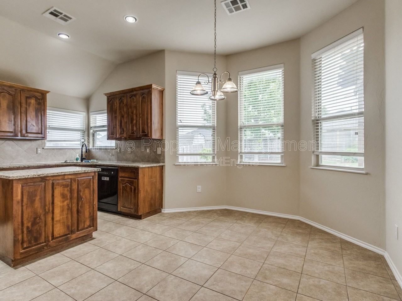 11304 Nw 98th St - Photo 7 of 30
