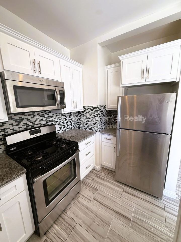 770 S Boyle Ave #107 - Photo 3 of 25