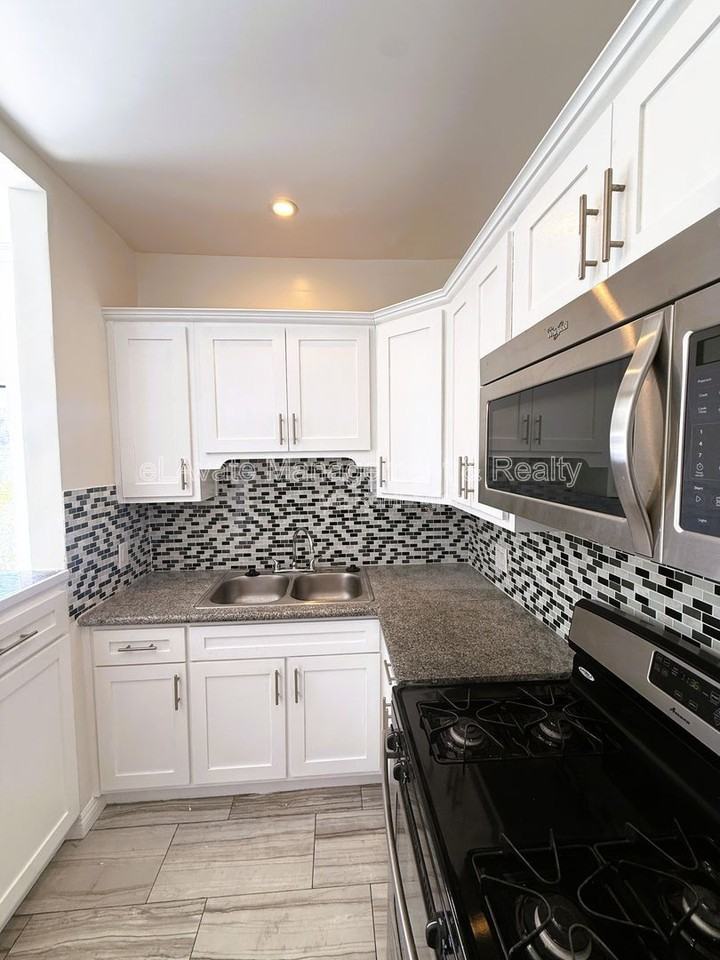 770 S Boyle Ave #107 - Photo 5 of 25