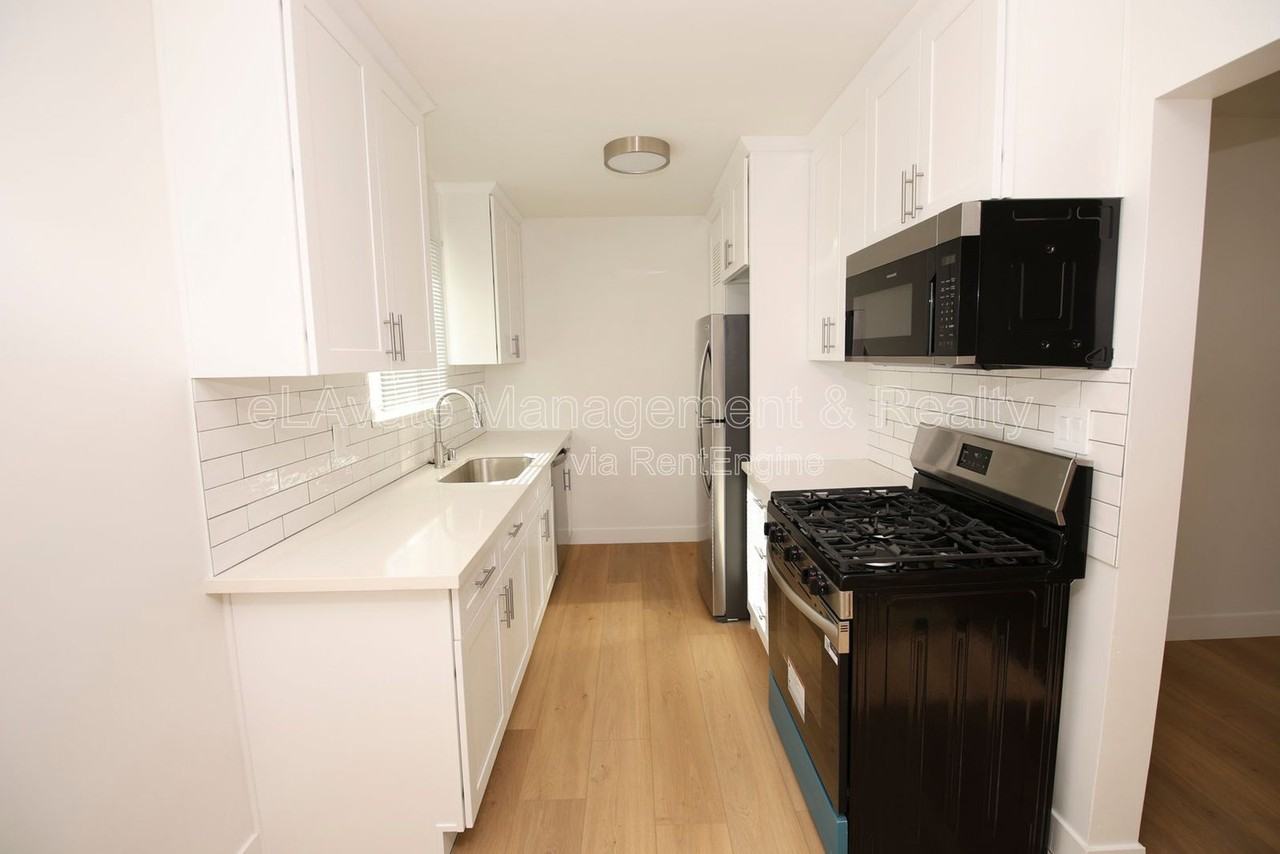 14115 Gilmore St #02 - Photo 3 of 13