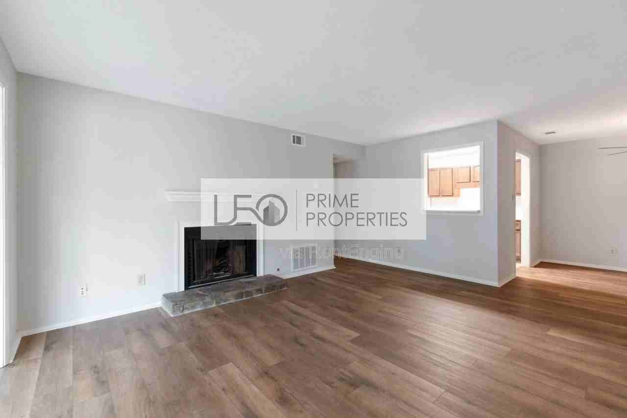 1350 Brockett Pl - Photo 2 of 15