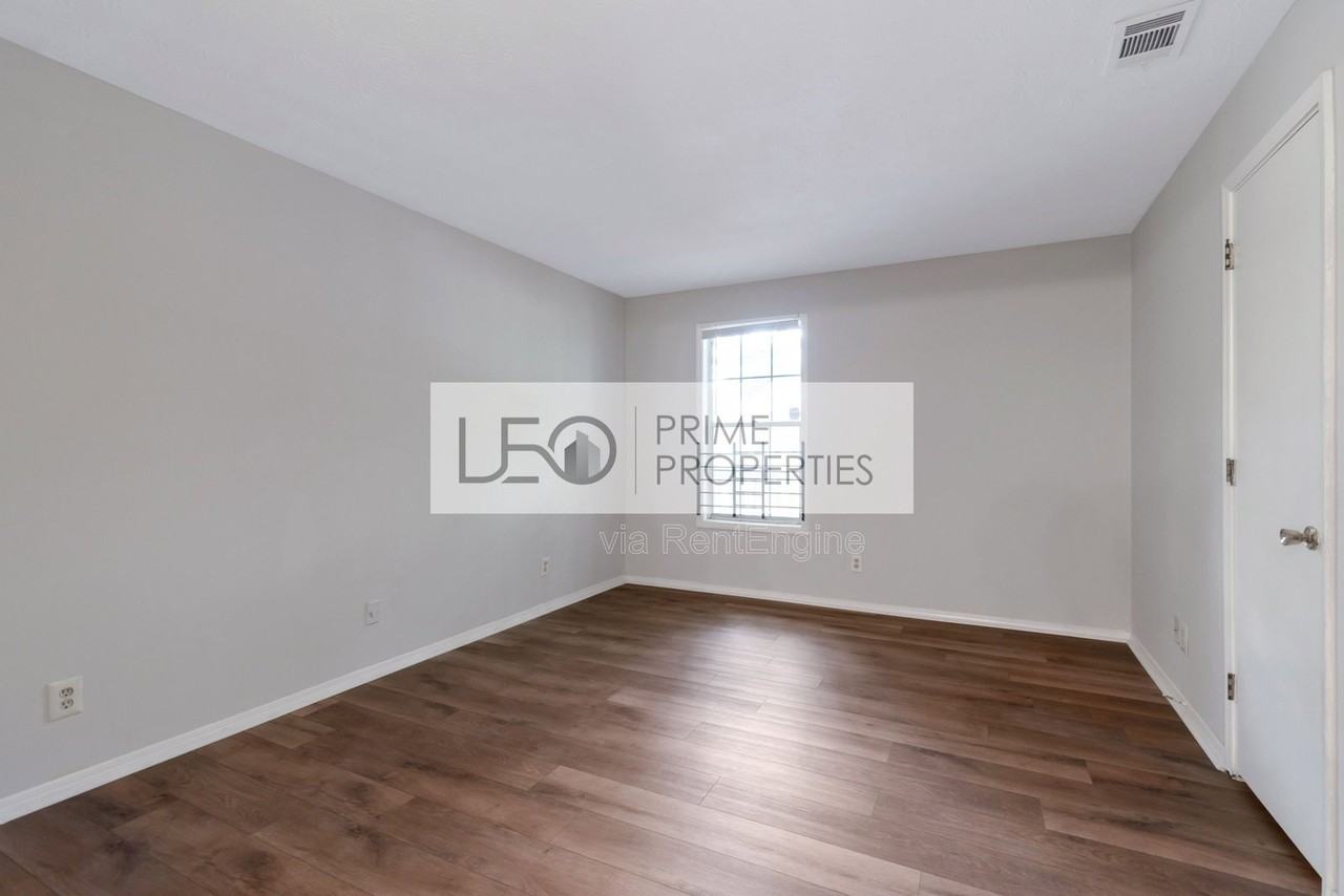 1350 Brockett Pl - Photo 7 of 15