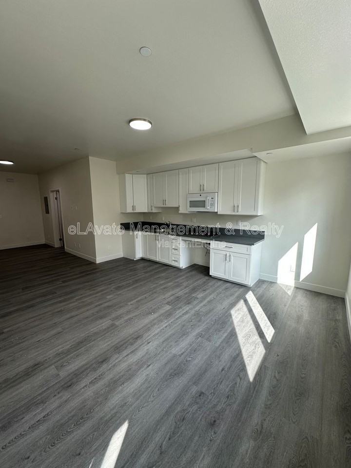 226 W 87th St #204 - Photo 5 of 25