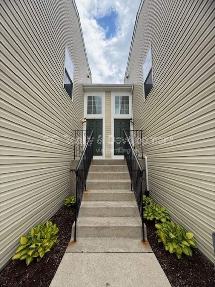 1064 Turin Dr - Photo 2 of 17