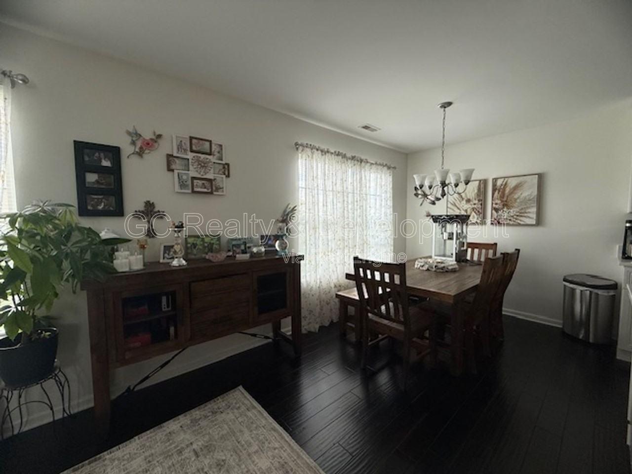 1064 Turin Dr - Photo 4 of 17