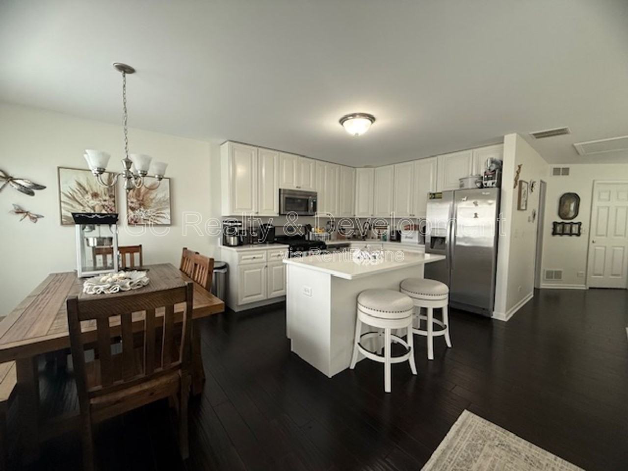 1064 Turin Dr - Photo 5 of 17