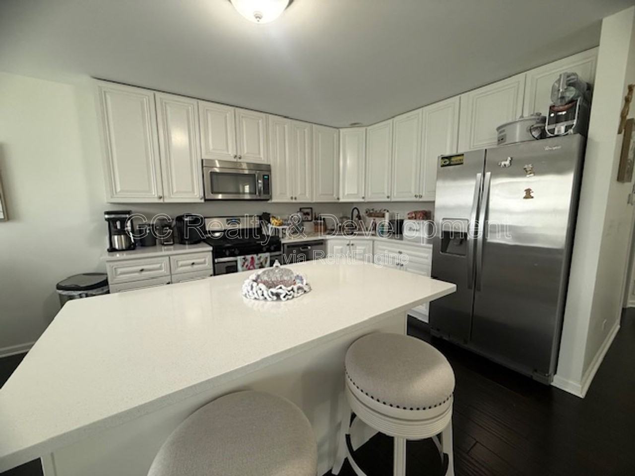 1064 Turin Dr - Photo 6 of 17