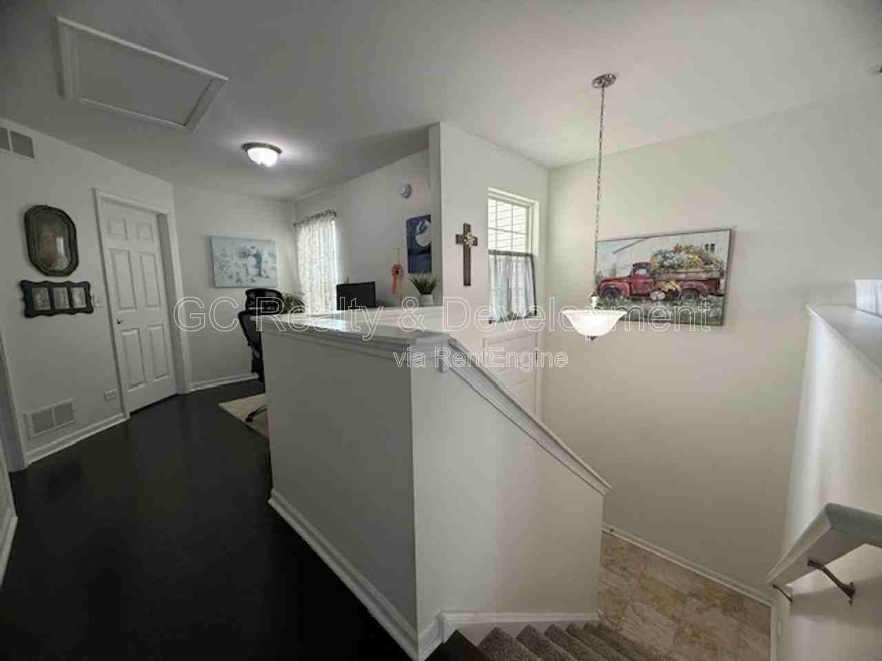 1064 Turin Dr - Photo 7 of 17