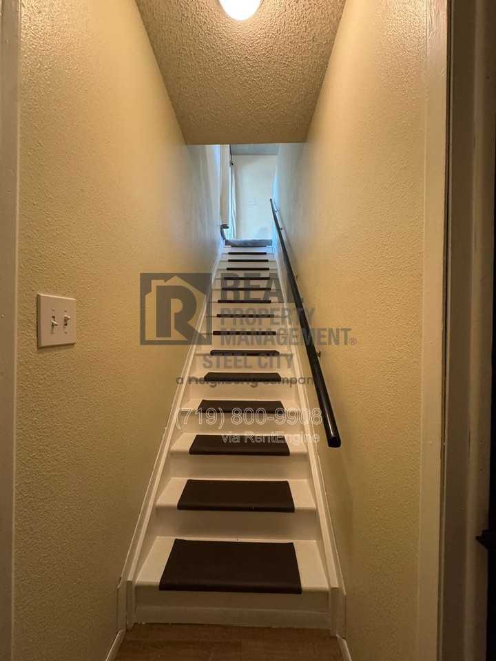 112 Scotland Rd #D - Photo 3 of 19