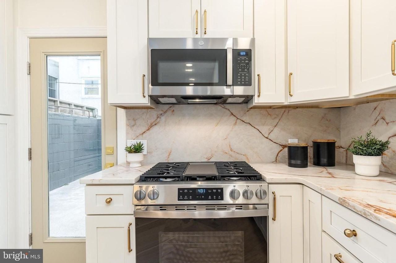 814 Mountain St - Photo 3 of 33