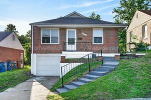 featured image of 4707 Roxie St